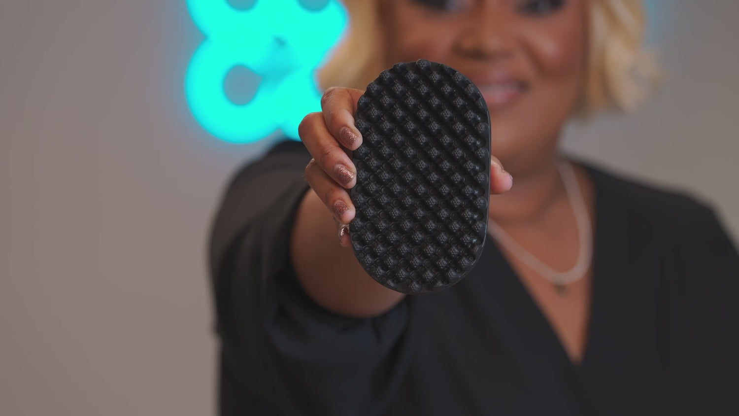 KISS Colors & Care Dense & Curved Twist King - Black