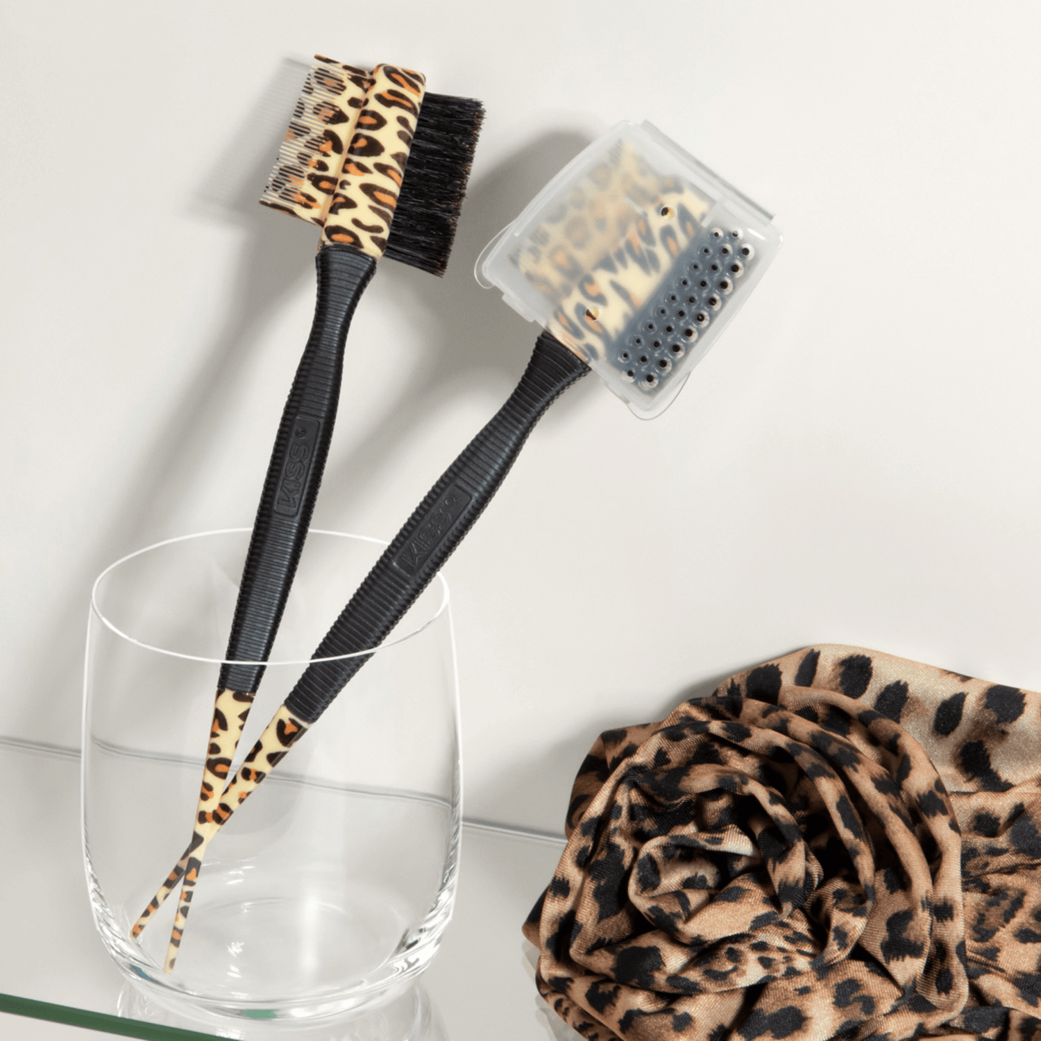 KISS Colors &amp; Care Edge Brush with Case